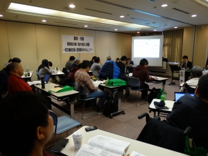 会場の様子、満員の会場