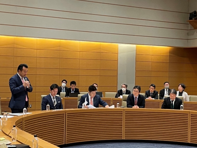 インクル雇用議連総会の様子１
