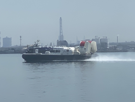 写真11:海上
